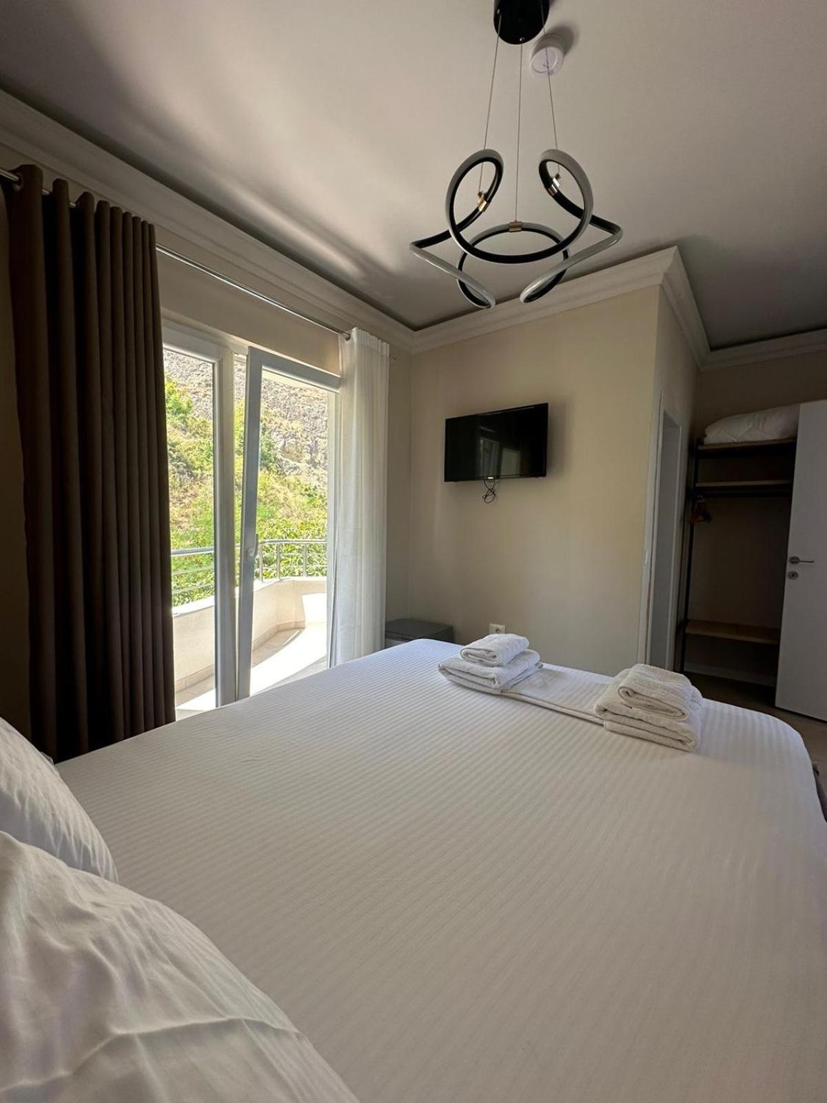 Hotel Demoli Поградец Екстериор снимка