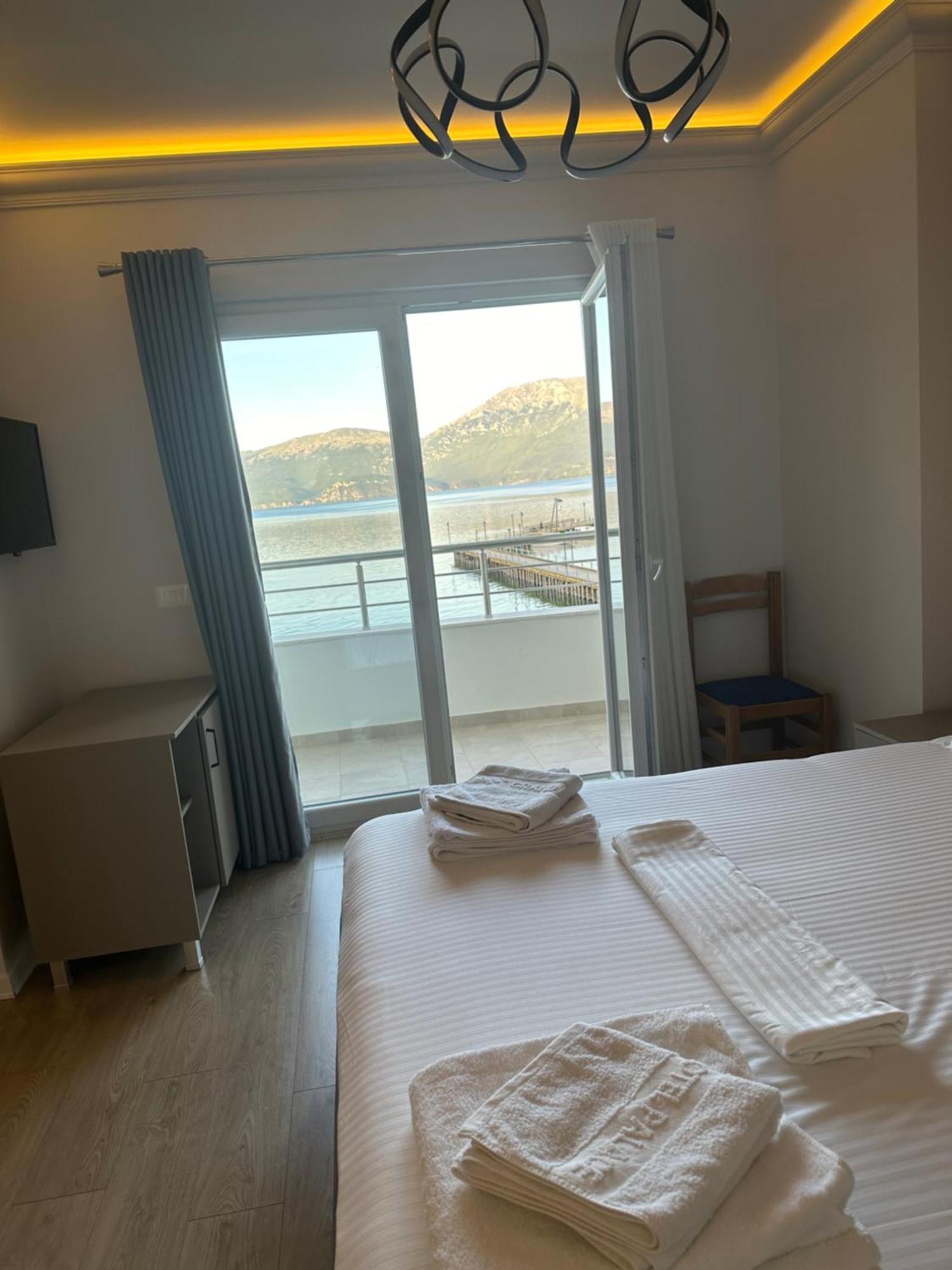 Hotel Demoli Поградец Екстериор снимка