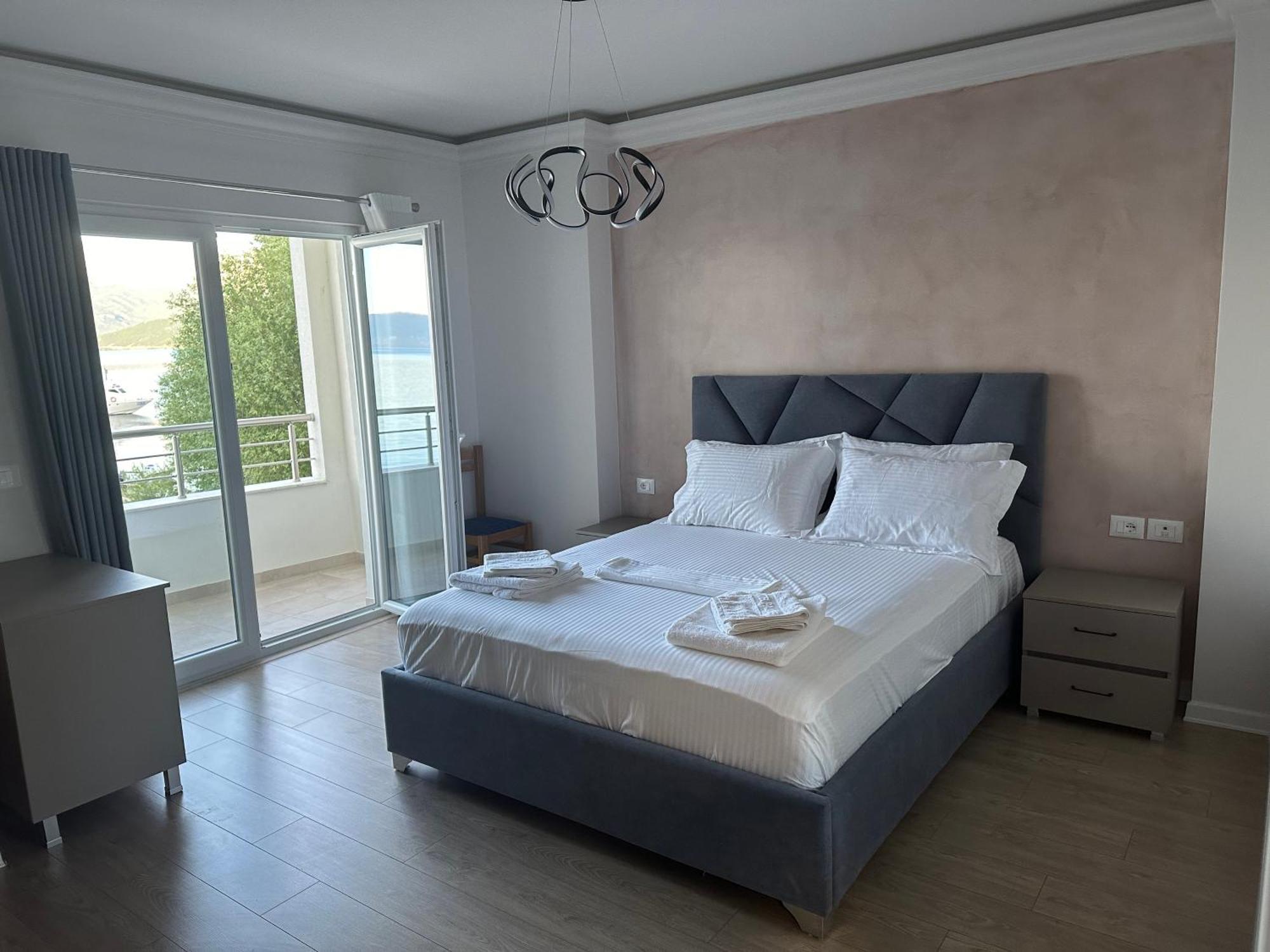 Hotel Demoli Поградец Екстериор снимка
