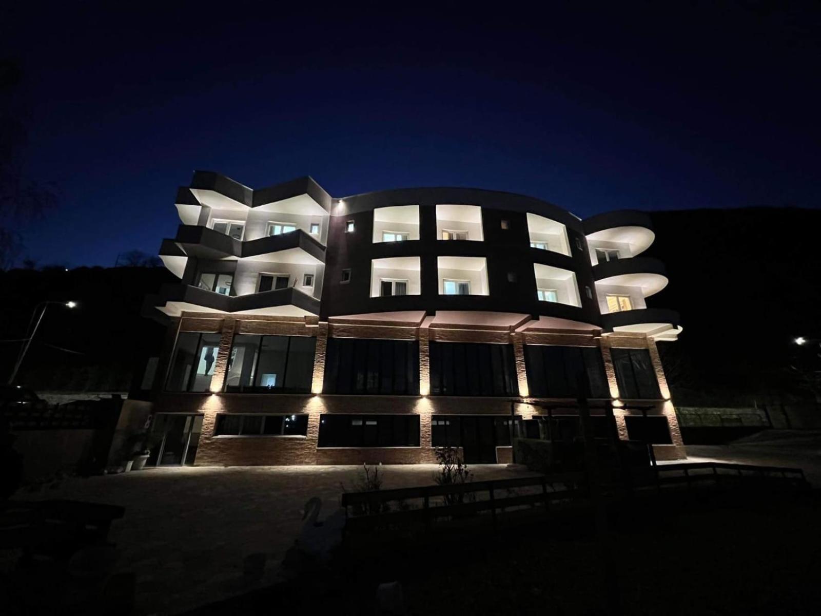 Hotel Demoli Поградец Екстериор снимка